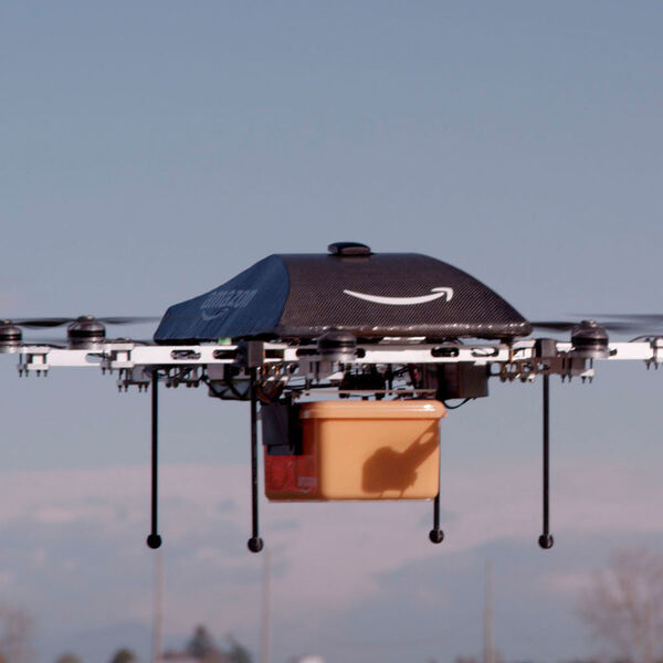 Erste vorgestellte Konzept-Drohne von Amazon Prime Air: Der Konzern will nicht auf ein einzelnes Modell setzen, sondern für unterschiedliche Lieferbedingungen an verschiedenen Drohnenkonzepten arbeiten. (Amazon)