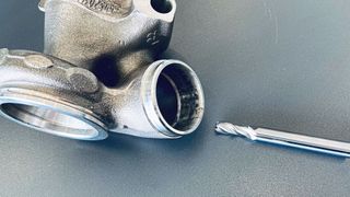 Bei der Bearbeitung von Turboladern aus sehr hitzebeständigen Werkstoffen wie z. B. Low Nickel ist es OSG mit einem Sonderwerkzeug gelungen, die Anforderungen an hohe Standzeiten, kurze Bearbeitungszeiten und die hohe Präzision zu realisieren. (OSG)