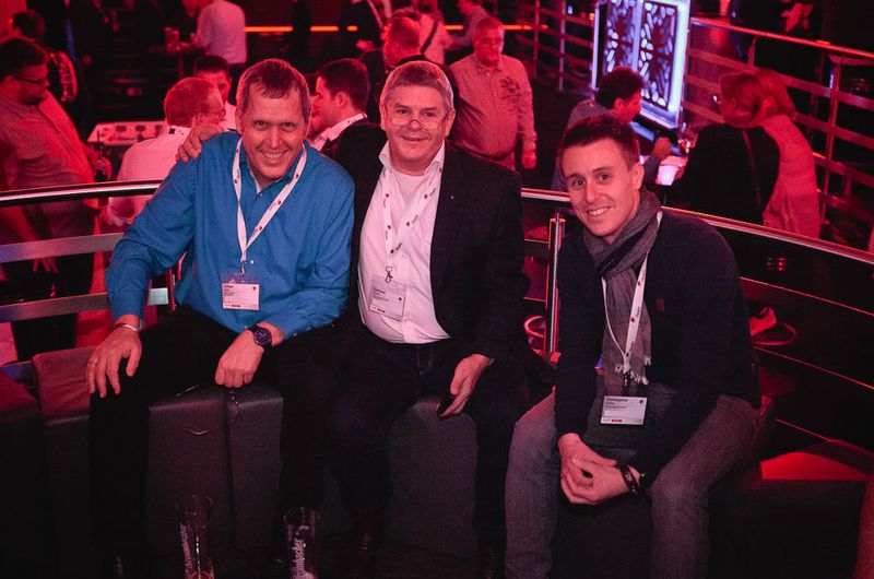 Platzhalter (v. l.): Oliver Jäger (nevicon GmbH ), Gerhard Hinrichs und Christopher Hinrichs ( triPlus Systemhaus GmbH) (Astrid Piethan)