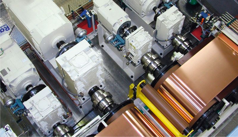 Alle vorhandenen Antriebe an Haspeln und Walzen wurden durch Drehstrommotoren ausgetauscht. Damit lässt sich die Bremsenergie zurückspeisen und Energie sparen. (Bild: Burghardt + Schmidt)