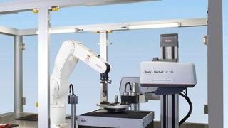 Roboterunterstützter CNC-Messplatz für die Kontur- und Rauheitsmessung. (Mahr)