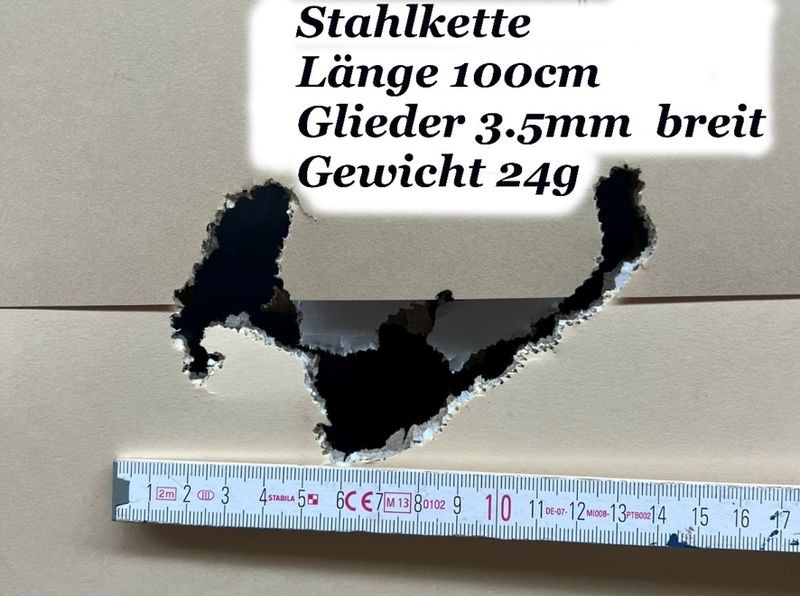 Abb. 2c: Dieselbe Kette mit halber Länge zerreißt nicht. Nur ein Einschlag! (Bild: Mattheck)