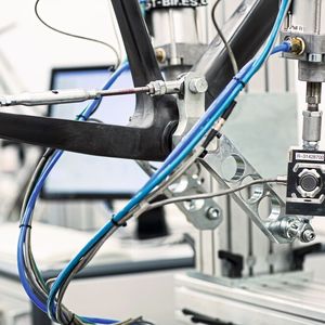 Prüfung mit pedalierenden Kräften(Bild:  Dr. Strecker/EFBE Prüftechnik)