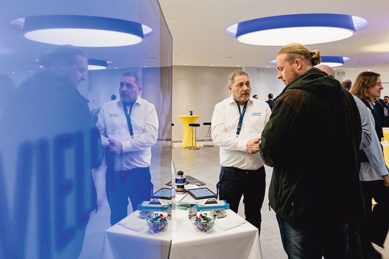 In den Pausen lohnte sich ein Besuch der Ausstellung. (Bild: Stefan Bausewein)