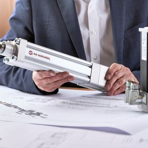 Der  IMI Norgren Elion ist breit aufgestellt: Neben sechs Zylinder-Baugrößen (Ø32 …Ø100), gibt es diverse Spindelsteigungen, mit denen sich die Bedürfnisse der Kunden abdecken lassen. 