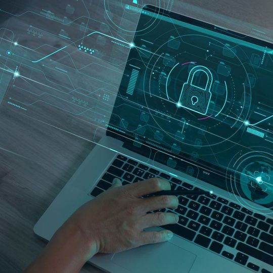 Die Authentifizierung per Kennwort innerhalb Microsoft 365 bleibt erst einmal.(Bild: ©  everythingpossible - stock.adobe.com)