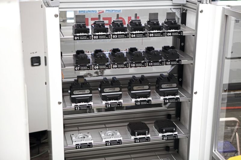 Die Pallettendocks können mit Paletten unterschiedlicher Grösse bestückt werden. (Bild: Hofer Technics AG)