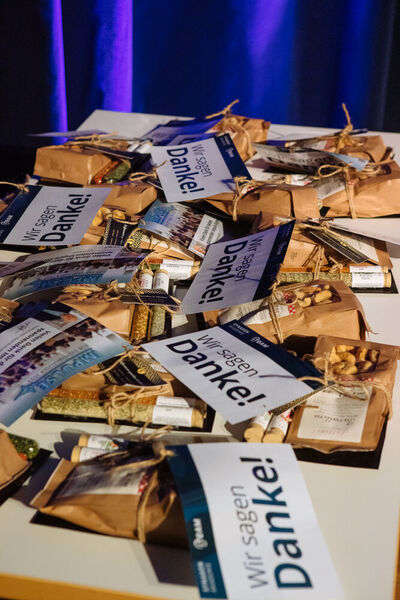 Das Danke-Präsent für die Impuls-Dozenten darf nicht fehlen. (Bild: Astrid Piethan Fotografie)