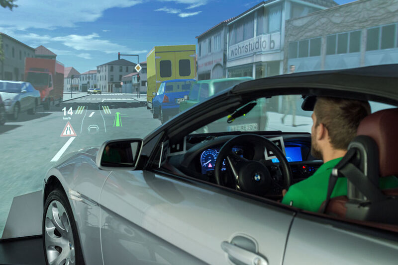 Fahrsimulator Head-Up-Display. (Bild: Uli Benz/TU München)