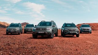 Die Dacia-Modelle tragen künftig alle das neue Logo. (Bild: Renault)