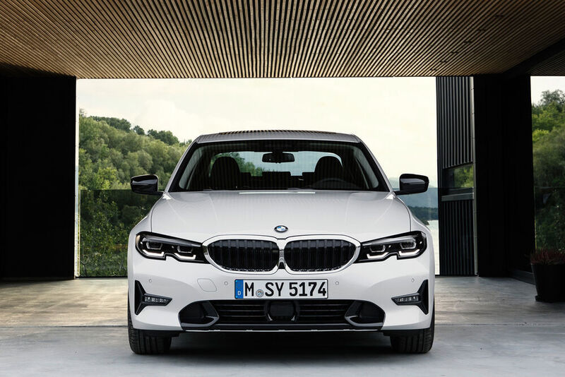 Mehr Kanten, mehr Muskeln, ein insgesamt massiveres Auftreten: So kommt der neue BMW 3er daher. (BMW)