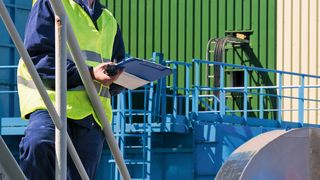 Bild 1: Die Aufgaben eines Sicherheitsbeauftragten gehen heute weit über die Überwachung technischer Sicherheitsvorkehrungen hinaus. (Bild: Dekra)