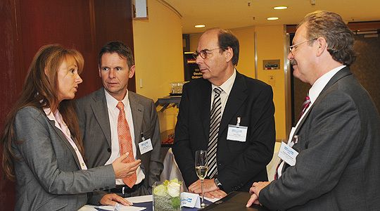 Was der Nachwuchs von den Siegern lernen kann, diskutierten Sylvia Gerl, Leiterin der BFC in Northeim, mit Stefan Zügner (Leiter Marketing und Vertrieb »kfz-betrieb«, Ernst Haack, Geschäftsführer »kfz-betrieb«, und Siegfried Rohrbach, Key Account Manager »kfz-betrieb«. (Archiv: Vogel Business Media)