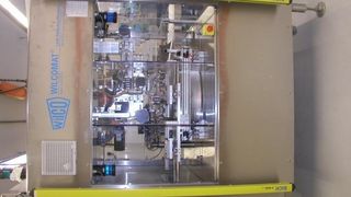 Die Maschine: Automat zur Dichtheitsprüfung von Microvials während der Abnahme. Bilder:  Wilco (Archiv: Vogel Business Media)