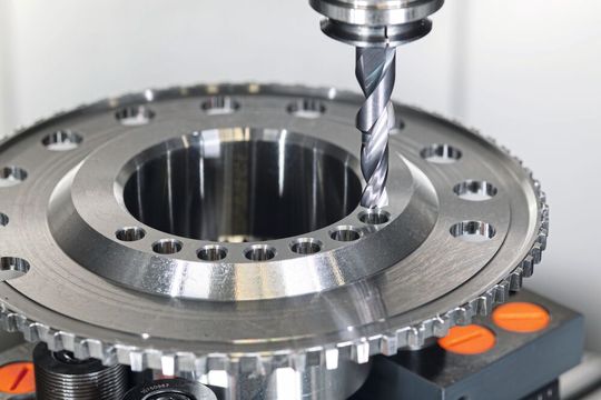 Binnen 24 Stunden beginnt die Fertigung des kundenspezifischen Bohrers, der in weniger als vier Wochen ausgeliefert wird.(Bild:  Emuge-Franken)