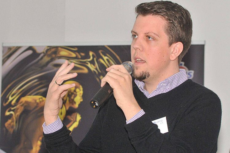 Peter Widereck vom Kfz-Gewerbe Schleswig-Holstein erzählte vom Projekt „Autoglas-Partner“. (Foto: Zietz)