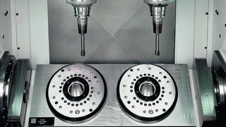 Für den Großserienbetrieb wurde das vertikale Bearbeitungszentrum BA S03 konzipiert. Mit der Werkzeugmaschine ist eine simultane Fünf-Achs-Bearbeitung möglich. Bild: SW (Archiv: Vogel Business Media)