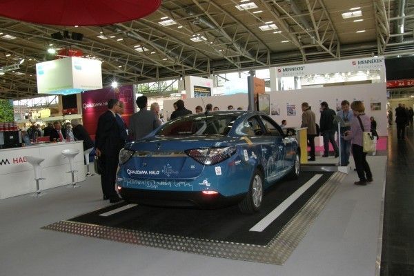 Schnurlos laden: mit Qualcomm Halo (Bild: Thomas Kuther)