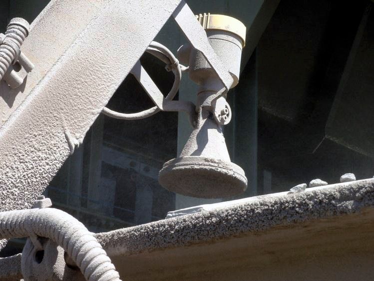 Fig. 7: Measurement of crusher filling level in a copper mine by radar. (Picture: Vega Grieshaber)