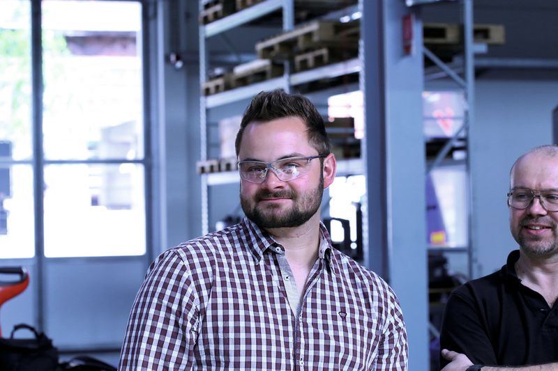 «Wir haben das CAM-Programm natürlich auf den Reib-Prozess umstellen müssen. Zwischen den Lagerstellen gehen wir mit dem Vorschub fast auf Eilgang.»  Roger Meister, CAM-Programmierung, ABB Turbo Systems Ltd. (M. Böhm)