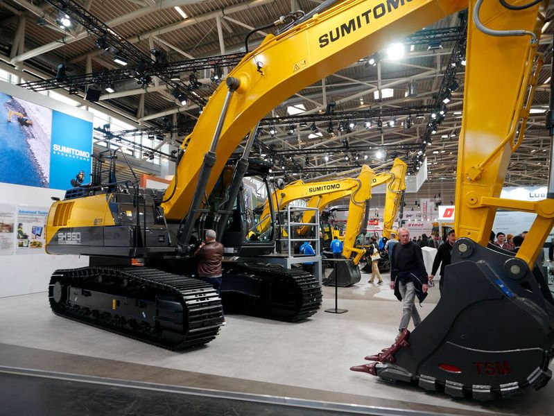 Sumitomo zeigte vor Ort unter anderem seine drei hydraulischen Bagger SH145X-7, SH220LC-7, SH360LC-7. Alle Motoren entsprechen der Abgasstufe 5.  (Bild: Sandro Kipar/VCG)