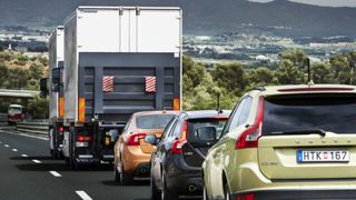 Die Kolonnenfahrt im Praxistest. Auf einer Stecke von 200 Kilometern funktionierte das System fehlerfrei. (Volvo)