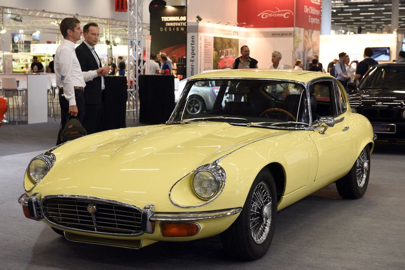 Eher für die solventen Kunden ist dieser Jaguar E-Type interessant. (Bild: Mack)