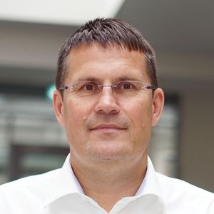 Jens Fröhlich ist Branchenmanager Medizintechnik bei der Ettlinger Software-Schmiede Oxaion. Er zeigt auf, warum die vorkonfigurierte ERP-Software „Oxaion easy Medizintechnik“ …
