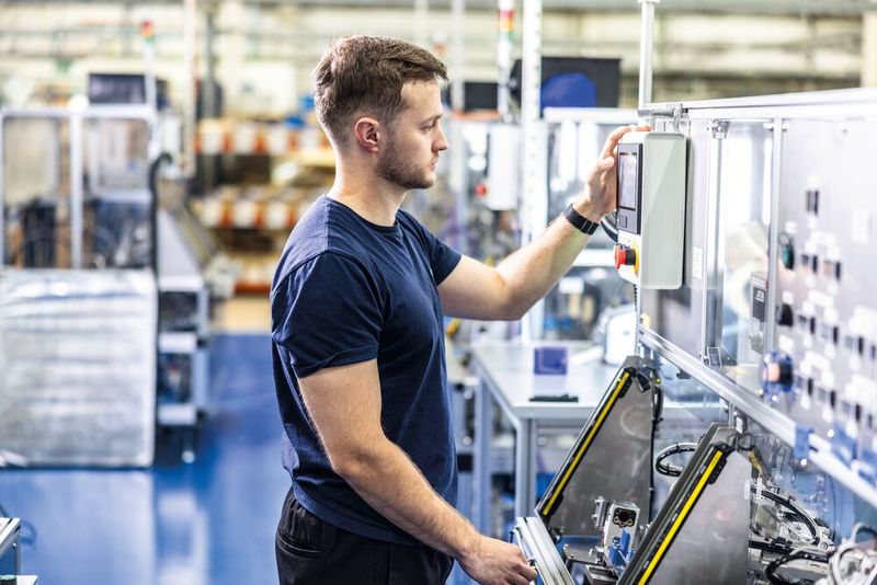 Die Anlagen für Aufgaben wie die Druckprüfung gebrauchter Tintenpatronen oder deren erneute Befüllung hat Brother im Werk in Wrexham selbst konstruiert und gebaut. (Bild: Brother)