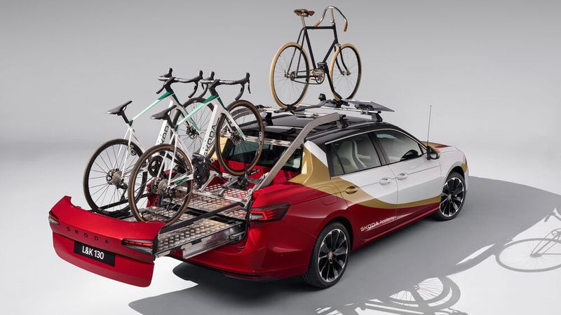 Das Heck fährt dazu nach hinten aus. (Skoda Auto)