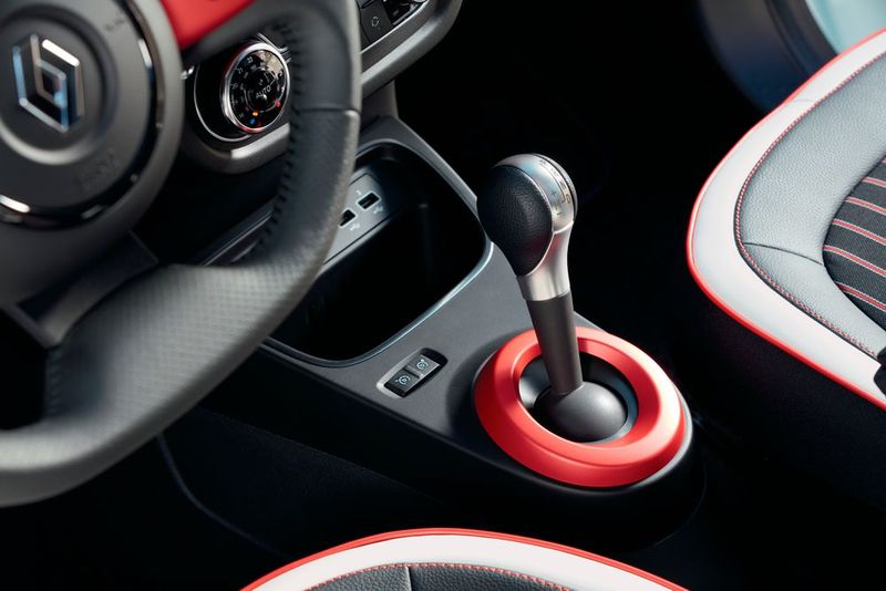 Ein Element der Individualisierung: Die Instrumenteneinfassungen können die Käufer farbig wählen. (Bild: Renault)
