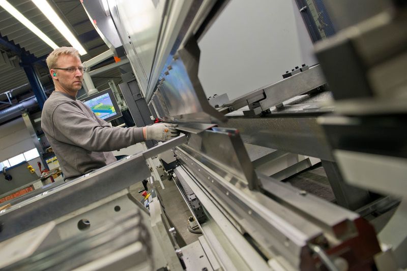 Für das Biegen setzt Osma unter anderem auf Easy-Form-Abkantpressen von LVD. (LVD)