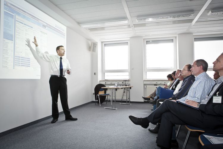 Mai Osterloh (Brinkmann Bleimann) erklärte in seinem Workshop den Prozess der IT-Umstellung in der Handelsgruppe. (Foto: Bausewein)