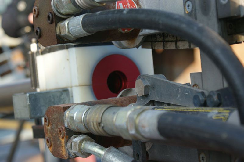 Ein weiteres Öhr in der Kabeführungsmaschine.  (Archiv: Vogel Business Media)