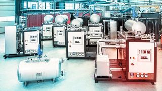 Die meisten indus­triellen Temperierprozesse setzen auf spezielle Thermal­öle, die bei Temperaturen bis etwa 430 °C eingesetzt werden können.  (Bild: Lauda)