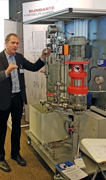 Zu einem Besuchermagneten haben sich Funktions-modelle der Spezial-Kreiselpumpen aus dem Hause Bungartz auf der Achema entwickelt. Das Besondere: Besucher können sich vom Prinzip der eigensicheren Pumpen überzeugen und diese am Stand in Betrieb setzen. Gleich drei Funktionsmodelle sind im Einsatz.  (Bungartz)
