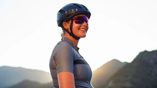 Der 3D-gedruckte Fahrradhelm von Hexr soll besonders sicher und passgenau sein. (Hexr)