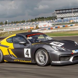 (Porsche)