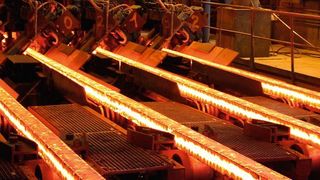 Schon vor dem Stranggießen wird die Qualität des Materials erfasst; die Daten werden zur Qualitätssicherung über die ganze Prozesskette ausgewertet. (Swiss Steel)