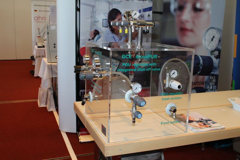 Impressionen der Lab-Supply Berlin vom 13. Juni 2019  In den Hallen des Estrel-Hotels in Berlin Neu-Kölln konnten Besucher der Lab-Supply mit den Ausstellern ins Gespräch kommen. Hier sind einige Impressionen vom Messetag sowie Besucherstimmen für Sie zusammengestellt. Die nächste Lab-Supply ist am 28. August 2019 in Dresden. Weitere Infos zu den kommenden Lab-Supply-Messen finden Sie auf www.lab-supply.info.   Lese-Empfehlung: Nachbericht zum erfolgreichen Auftakt der Lab-Supply in Wien. (Bild: LABORPRAXIS, C. Lüttmann)