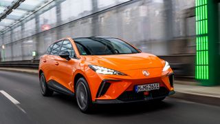 Neuzugang: Der MG4 Trophy Extended Range ist ab 45.990 Euro zu haben. (Bild: MG Motor)