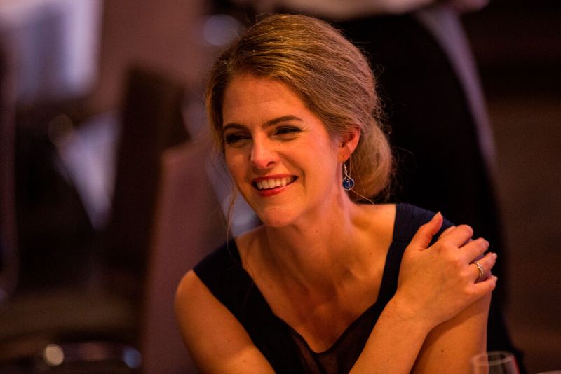 Kennt kein Lampenfieber und ist völlig entspannt: Moderatorin Margit Lieverz. (Bild: artful rooms / VIT)