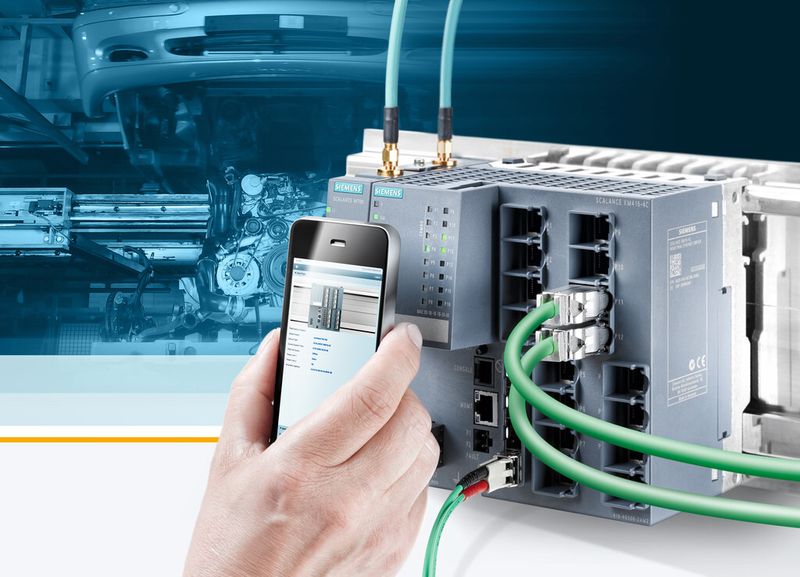 Siemens erweitert mit Scalance XM-400 ihr Portfolio bei Industrial Ethernet Switches. Die Produktlinie umfasst zwei Grundgeräte und Port Extender für die Anbindung von bis zu 24 Netzwerkteilnehmern. Für eine schnelle und bequeme Netzwerkdiagnose der Switches per Webbrowser lässt sich die IP-Adresse des jeweiligen Geräts vor Ort per Near Field Communication (NFC) auslesen. (Bild: Siemens)