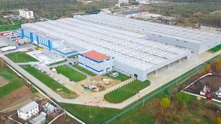 Durch die Auswahl und Analyse gezielter Maßnahmen hat das Fraunhofer IPA den Wiederanlauf der Produktion bei Kromberg & Schubert vorbereitet und gestärkt.  (Kromberg & Schubert)