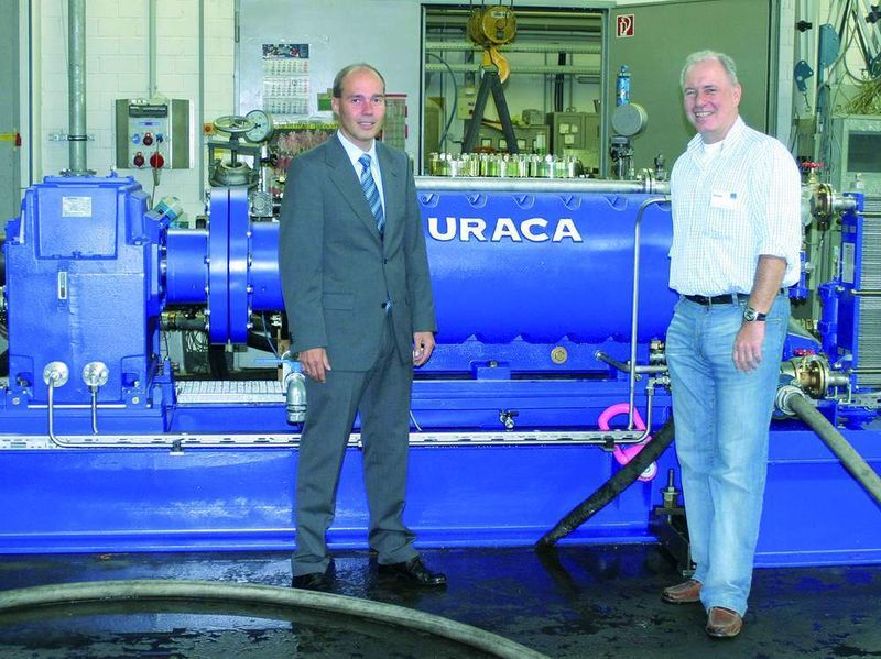 A 5-plunger system at a hydrothermal-geothermal project in Landau in Western Germany injects around 4,800 liters of deep water per minute at load pressures up to 80 bar. (Front right: Dr. Jörg Baumgärtner, Bestec CEO, and Gunter Stöhr, Uraca Pumpenfabrik CEO).  (Picture: Uraca)