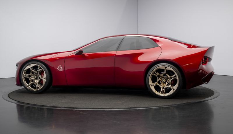 The concept car’s name means “Red Heart” and references the brand’s sporting tradition. This is complemented by the low-slung, dynamically styled body with large wheels and a special red paint finish. (Source: Alfa Romeo)