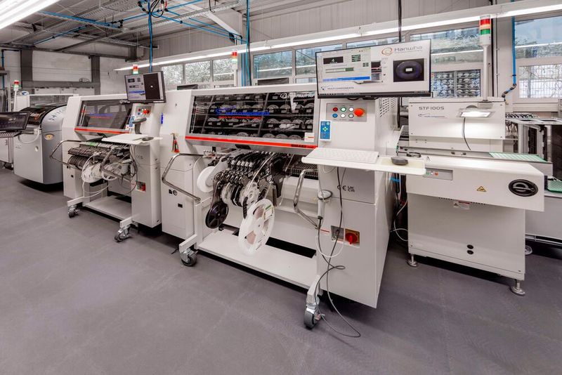 Zwei Hanwha SM 482 PLUS garantieren neue Flexibilität und Zuverlässigkeit. (Bild: Holtkamp)