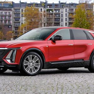 Bereits seit September 2024 ist der Cadillac Lyriq zu haben.(Bild:  Cadillac/Weigl)