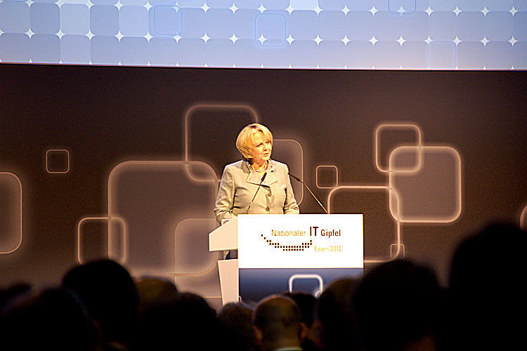 Hannelore Kraft, Ministerpräsidentin von Nordrhein-Westfalen, eröffnet den 7. Nationalen IT-Gipfel (Foto: mk)