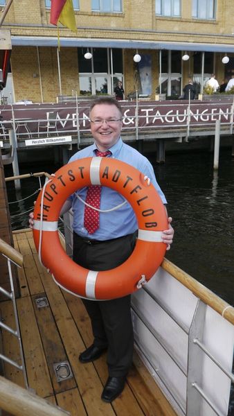 Heiko Miersch vom Support bei Ferrari Electronic leistet Hilfe in jeder Lage – bei technischen Problemen und Seenot. (Bild: Ferrari Electronic)